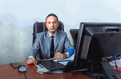 موظف استلام  وثائق